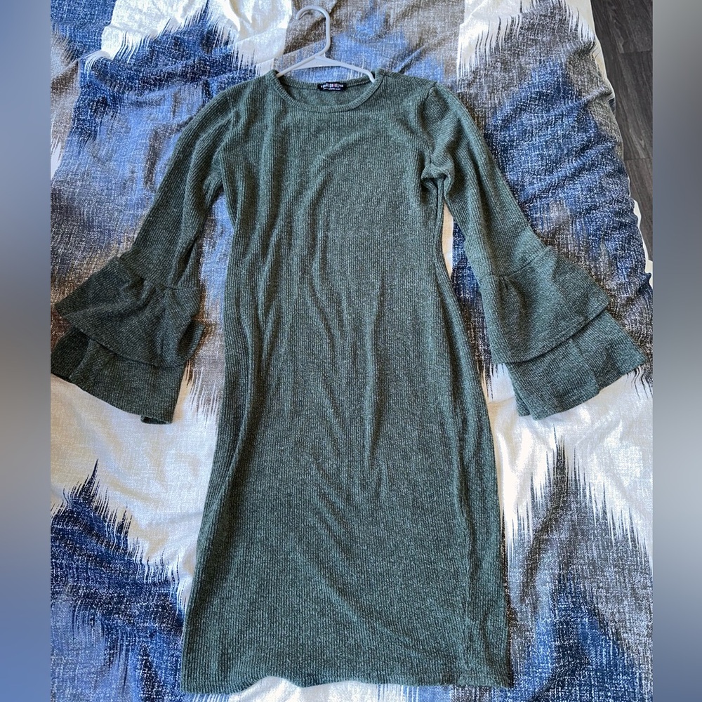 Long-sleeved fashion nova dress